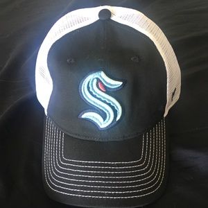 Black SnapBack Trucker Seattle Kraken Cap